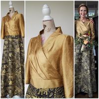 Maßanfertigung - Brautkleid in Kombination aus Dupionseide und original afrikanischem Musterstoff